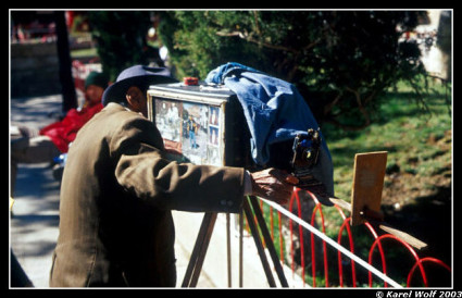 Fotograf bez filmu - k pozen negativu i positivu mu sta jen fotopapr